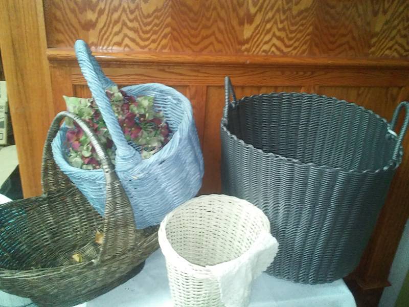 lot 284 image: 4 baskets and Decor.