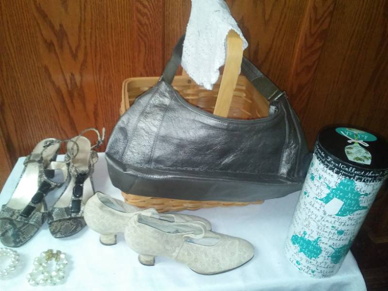 lot 285 image: Rolfs leather purse and more