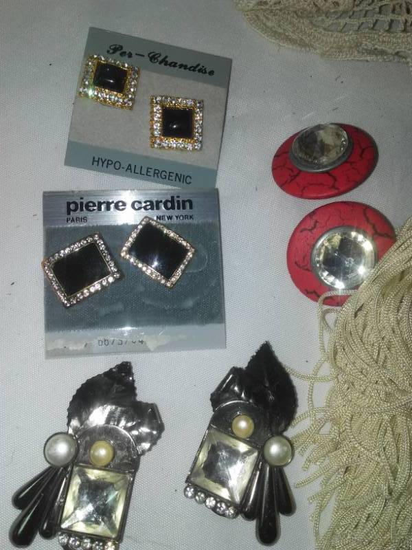 lot 290 image: Vintage pink baby bonnets, gloves, beads, crystals, earrings and Lace.