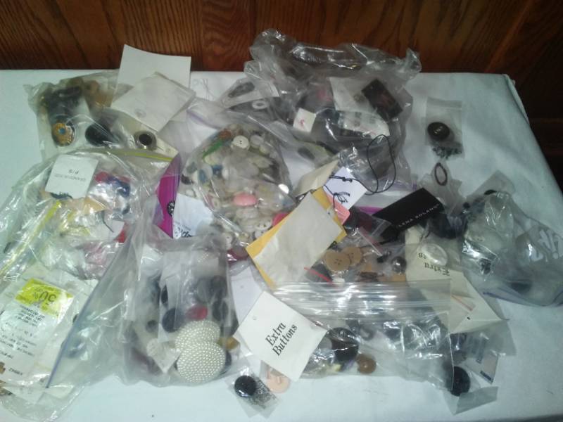 lot 295 image: Hundreds of buttons new and vintage.