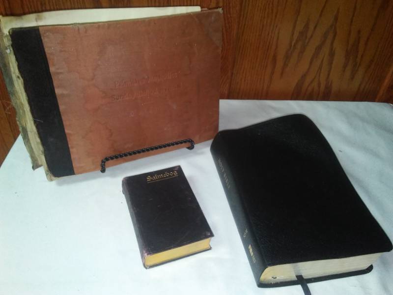 lot 299 image: Vintage Methodist hymnal, Zondervan Bible, Salmebog and book stand