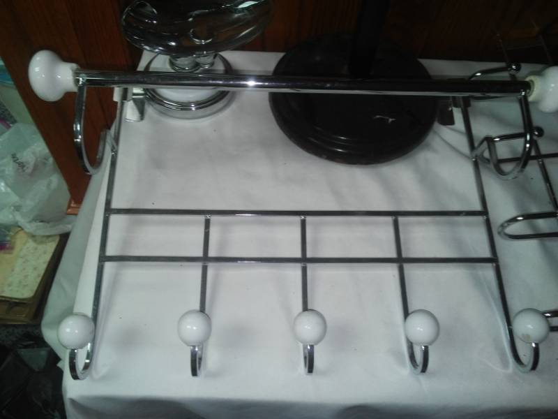 lot 301 image: Bathroom accessories, hooks & More.
