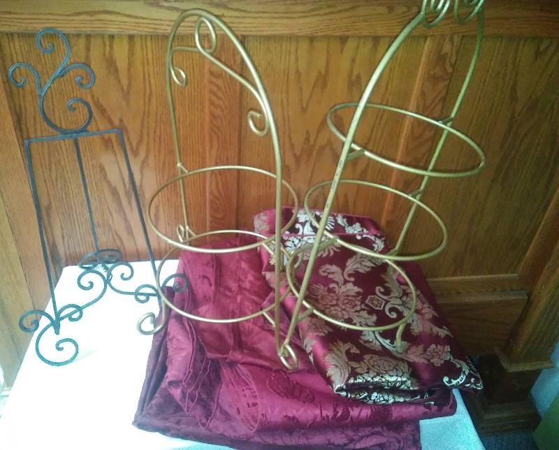 lot 308 image: Serving plate frames, picture display, tablecloth Runners and more.