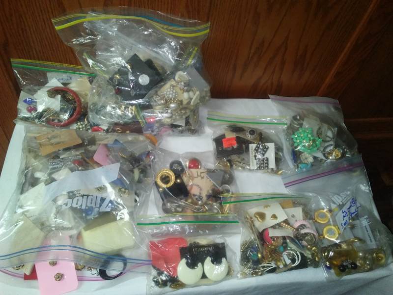 lot 316 image: Jewelry - new and used - massive Lots.