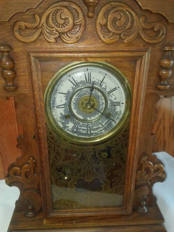 lot 319 image: Fabulous vintage wood clock.