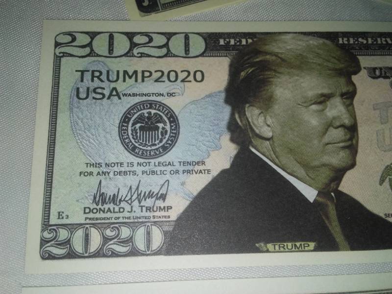 lot 375 image: 10 - Donald Trump 2020 Federal Reserve note bills