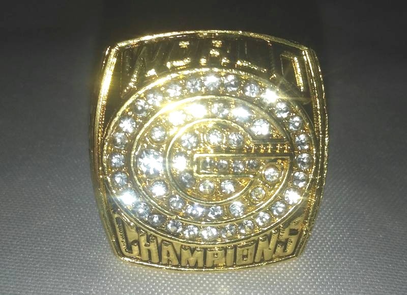 lot 376 image: Green Bay Packers Super Bowl ring - Brett Favre. No. 4 1996 genuine replica reproduction.
