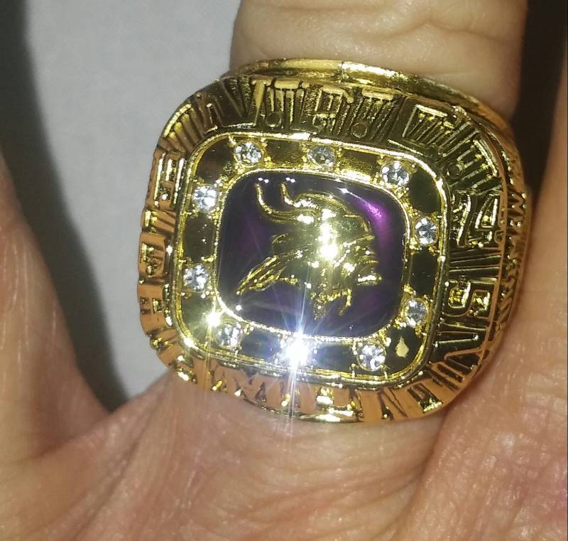 lot 379 image: Minnesota Vikings NFL Championship Ring 1974. Chuck Foreman  no. 44