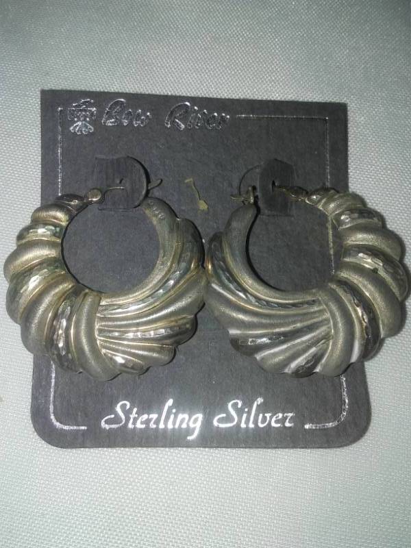 lot 383 image: New sterling silver earrings - Bow River, pierced
