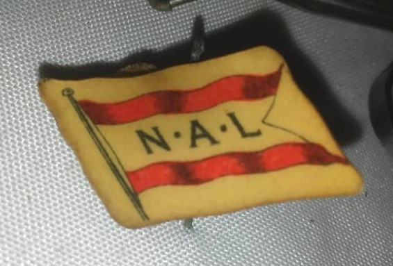 lot 392 image: Jewelry, pins and more - vintage WWI.