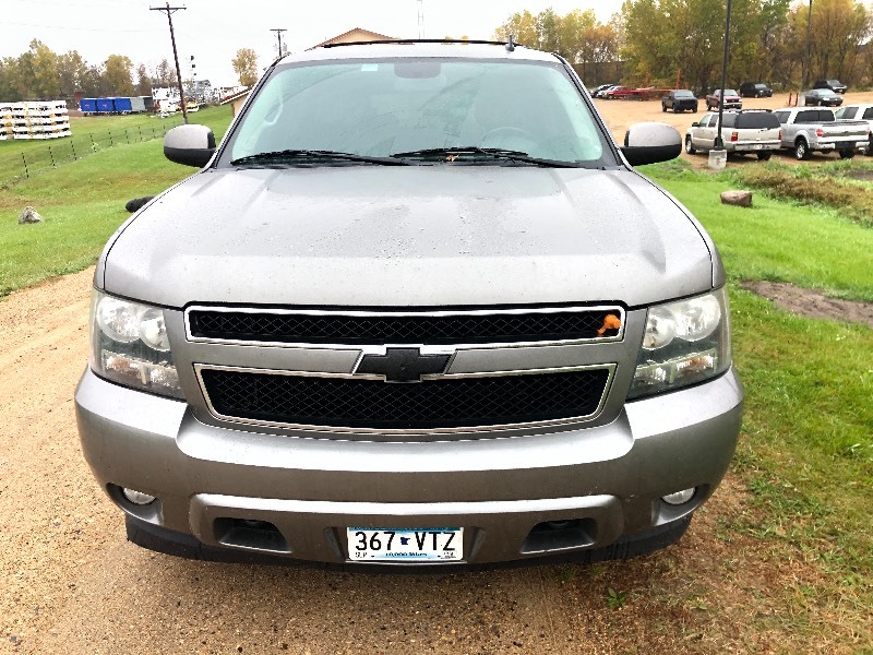 2009 Chevrolet Suburban 4x4 -No Reserve-