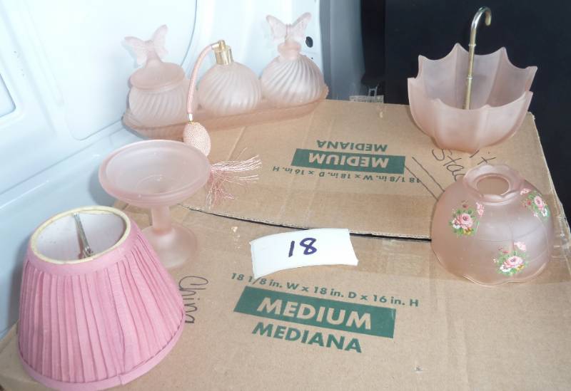 lot 18 image: Vintage pale pink dresser set for p...