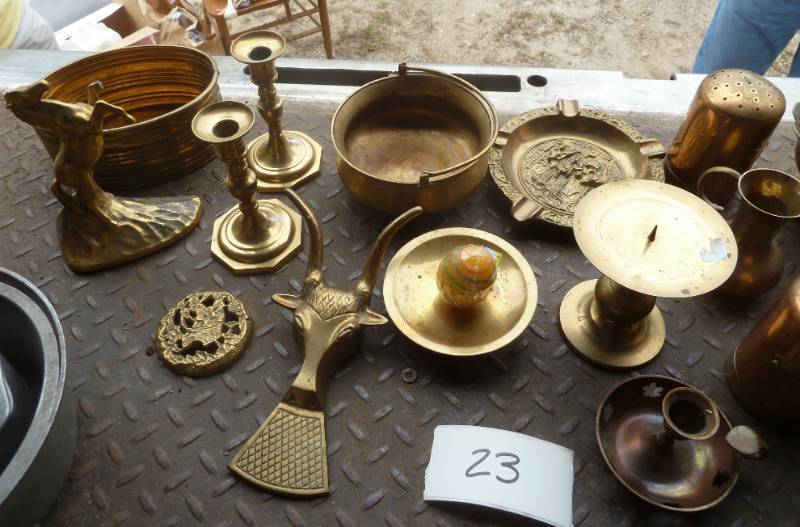 lot 23 image: Brass collection, horses, salt pepp...