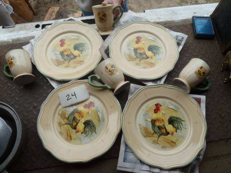 lot 24 image: Set of 4 Chicken plates and 4 cups ...