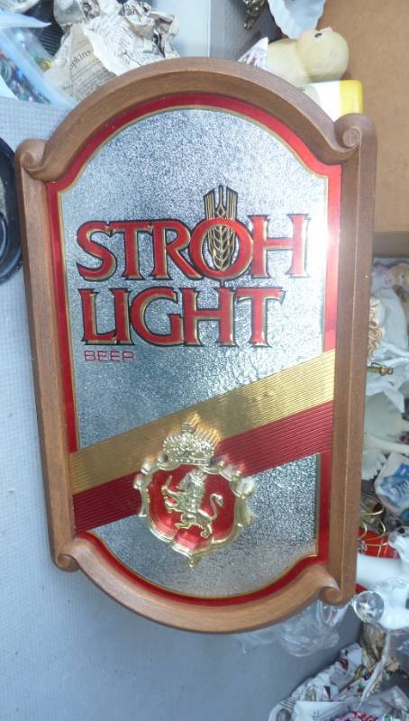 lot 26 image: Strohs sign...
