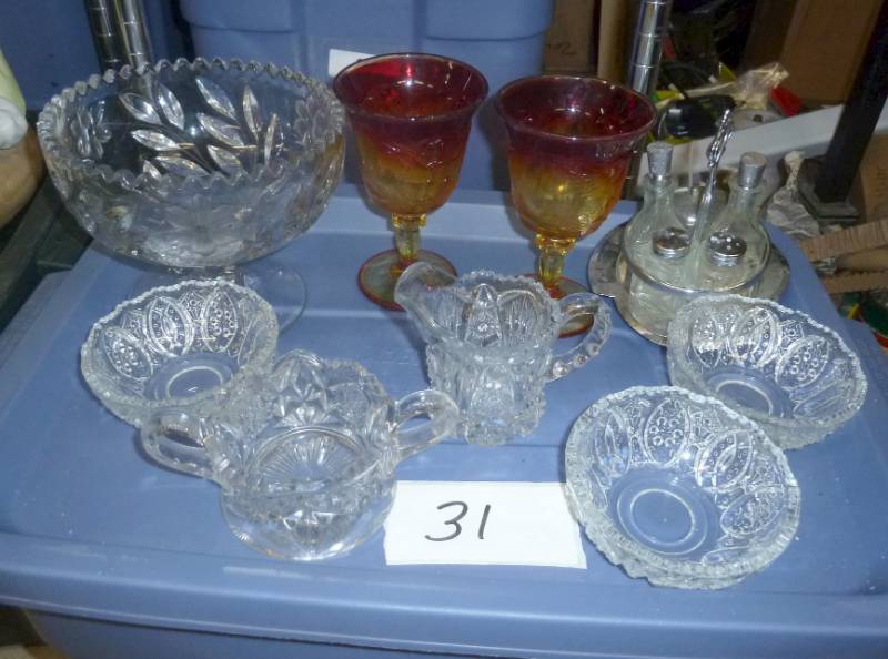 lot 31 image: glass bowls, sugar creamer, salt pe...