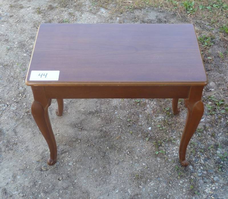 lot 44 image: Nice piano bench ...