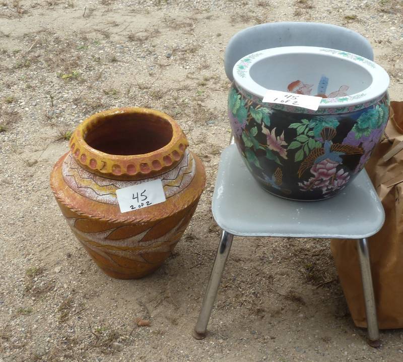 lot 45 image: 2 Large Planter pots ...