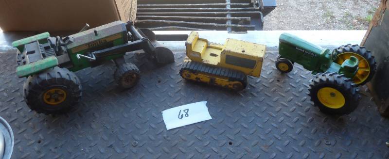 lot 68 image: Tonka tractor loader, Tonka dozer a...