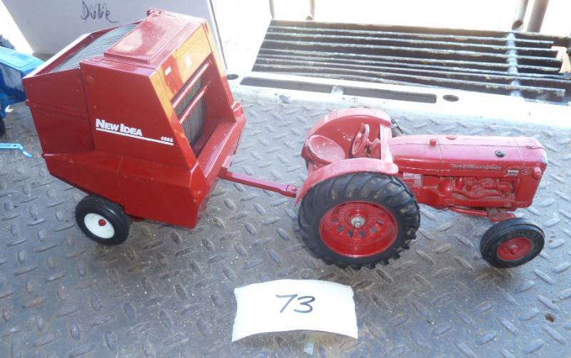 lot 73 image: International tractor and a nice Ne...
