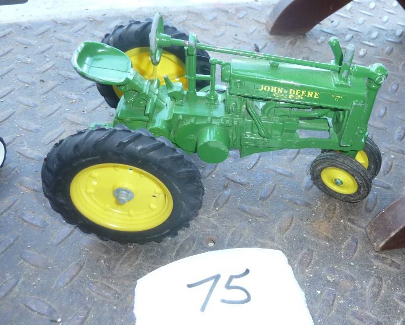 lot 75 image: John Deere GP model G...