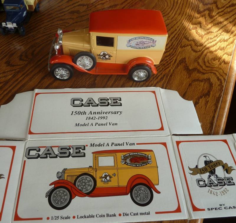 lot 78 image: 2 diecast collector banks, JI Case ...