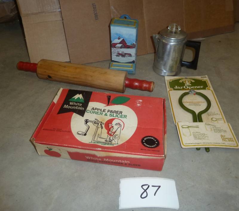 lot 87 image: apple parercorerslicer, vintage r...