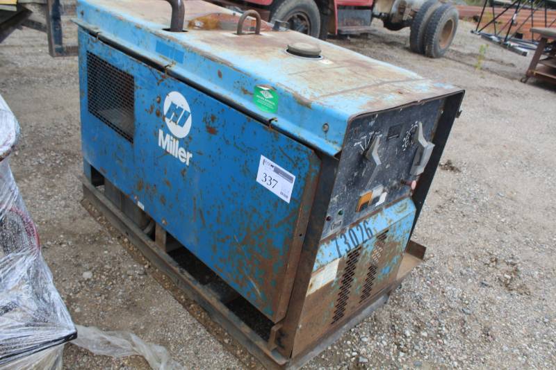 lot 337 image: Miller Big Blue 400D Generator