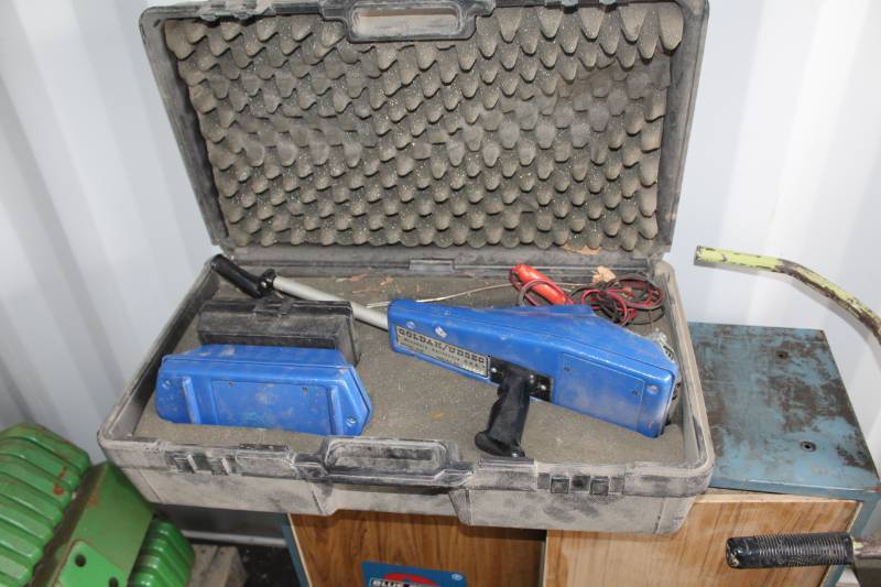 lot 378 image: GoldakUdsec Pipe and Cable Finder with Case