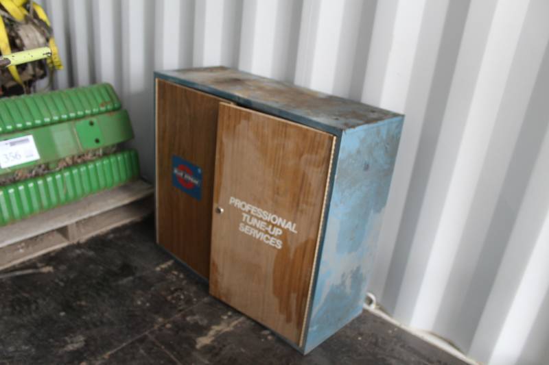 lot 368 image: 2-door Metal Shop Storage Cabinet