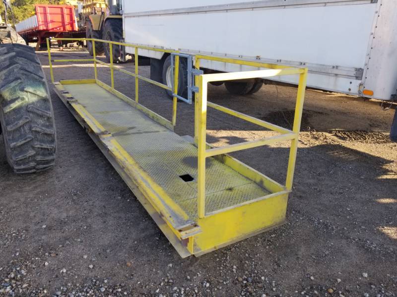lot 379 image: 21 ft Platform