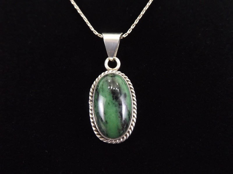 lot 12 image: .925 Sterling Silver Malachite Cabochon Pendant Necklace