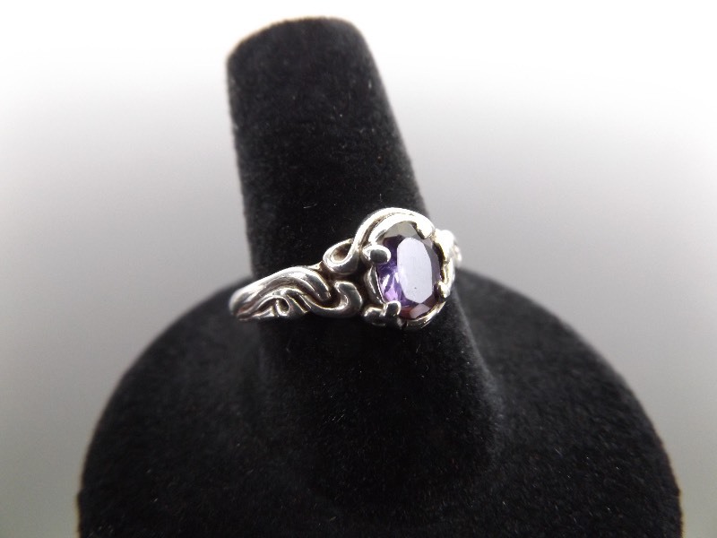 lot 22 image: .925 Sterling Silver Celtic Oval Cut Amethyst Ring Size 8