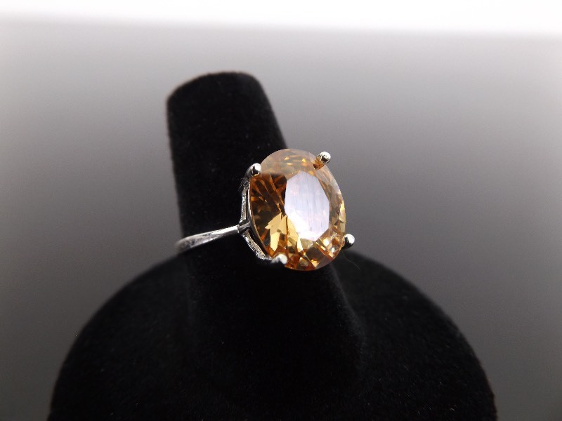 lot 30 image: NEW .925 Sterling Silver Citrine Crystal Ring Size 6.5