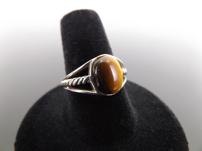 lot 31 image: .925 Sterling Silver Tigers Eye Cabochon Ring Size 8