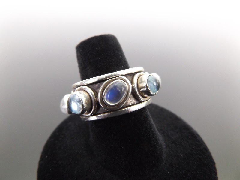 lot 33 image: .925 Sterling Silver Moonstone Cabochon Fidget Spinner Ring Size 7