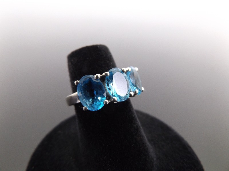 lot 34 image: .925 Sterling Silver Topaz Crystal&nbspRing&nbspSize 5