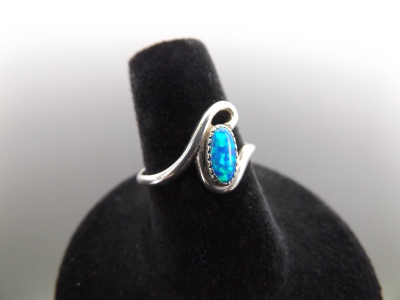 lot 35 image: .925 Sterling Silver Opal Cabochon Ring Size 6.5