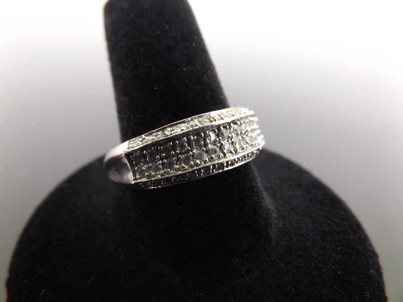 lot 48 image: .925 Sterling Silver Crystal Accented Ring Size 9
