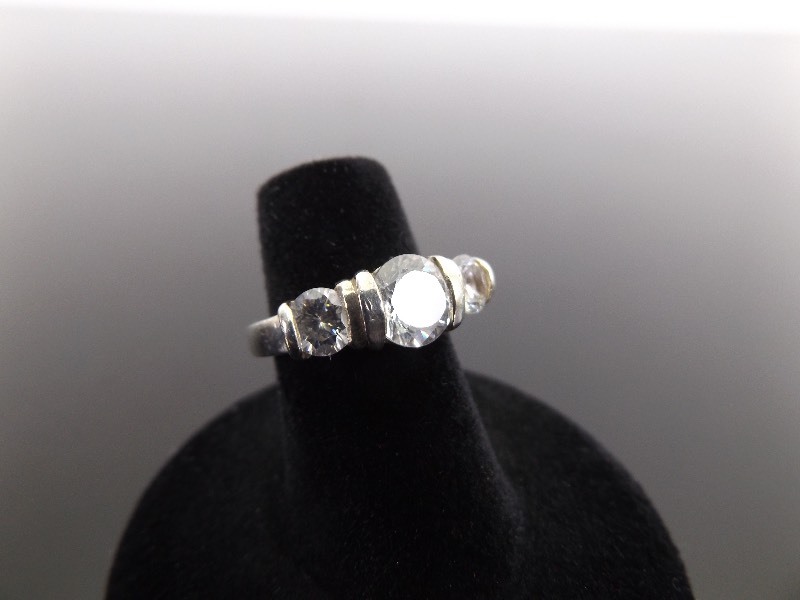 lot 49 image: .925 Sterling Silver Crystal Ring Size 5