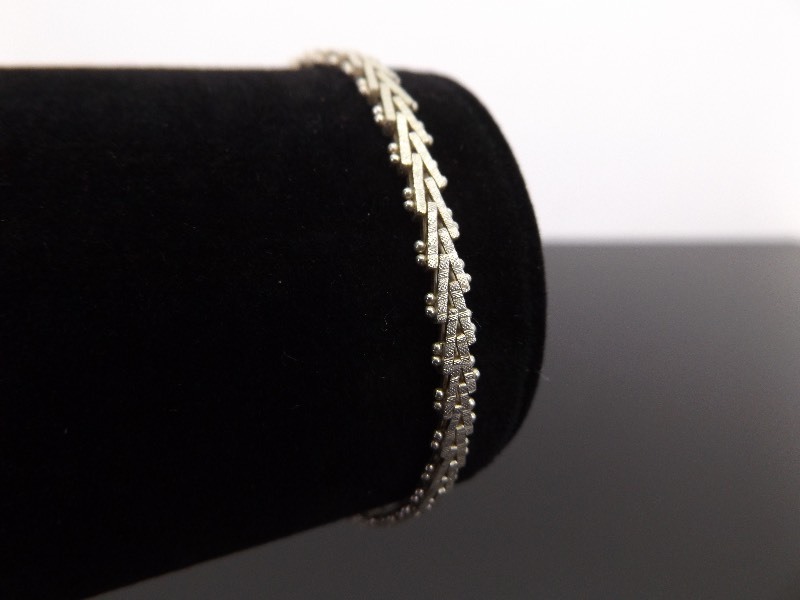 lot 59 image: .925 Sterling Silver Arrow Link Bracelet