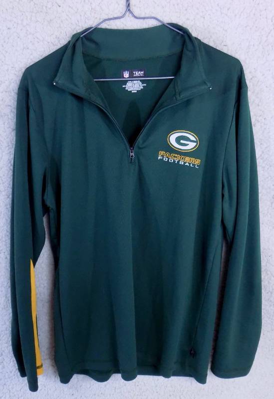lot 21 image: (never worn) - Medium - Green Bay Packer  NFL Team Apparel Half-Zip Embroidered Polyester Shirt