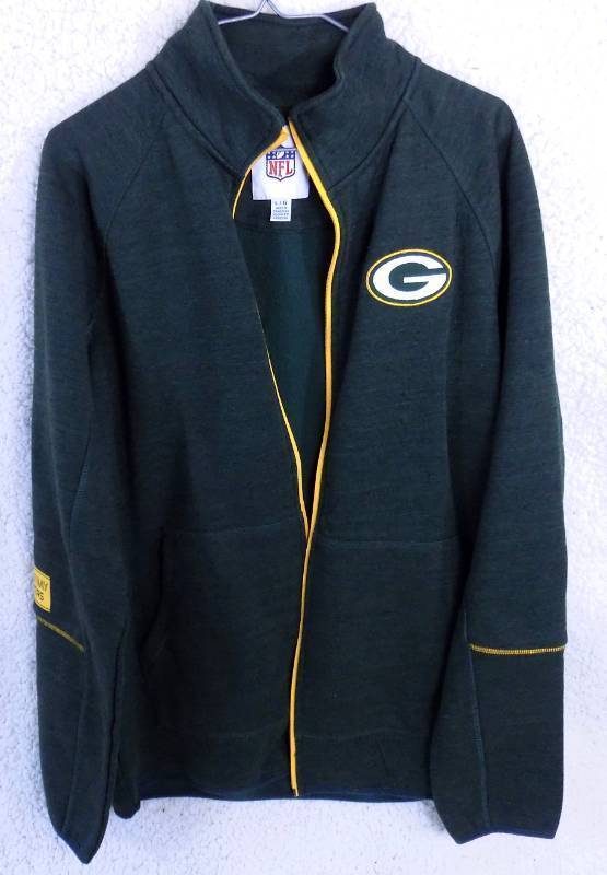 lot 9 image: (never worn, embroidered) - Large - Green Bay Packer  NFL Apparel -  Heavy Knit Full Jacket