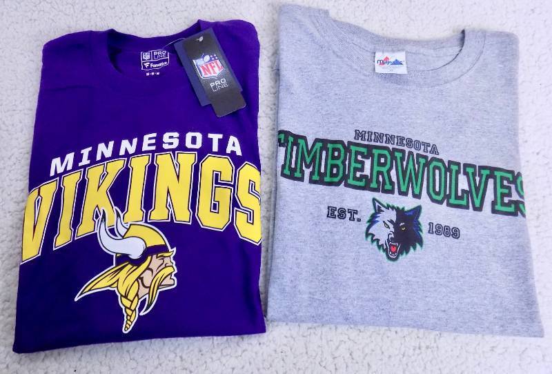 lot 10 image: (7 pieces) Sports and College Apparel