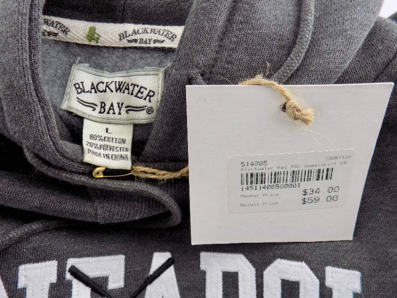 lot 14 image: (New, Thick, Embroidered)  Minneapolis Golf Club Hooded Sweat Shirt, Mens Size Large
