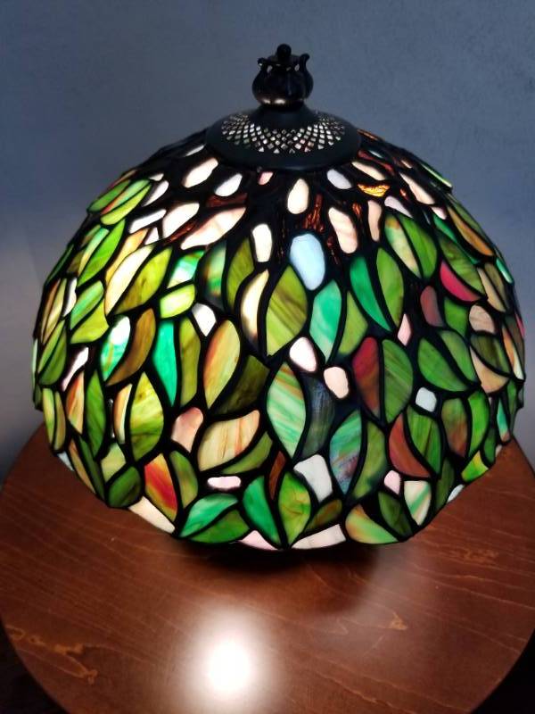 lot 48 image: Quiozol Vibrant Stained Glass Lamp
