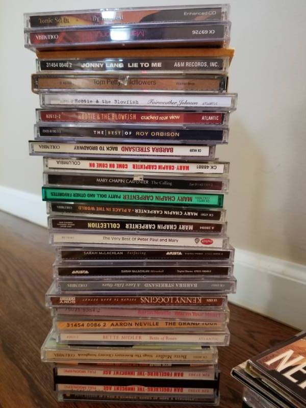 lot 65 image: HUGE Collection of CDs