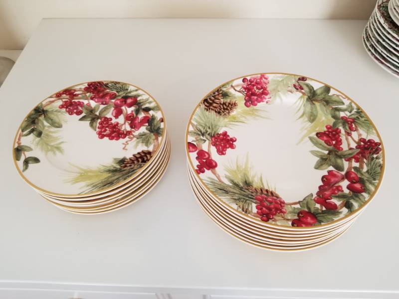 Williams sonoma christmas top plates