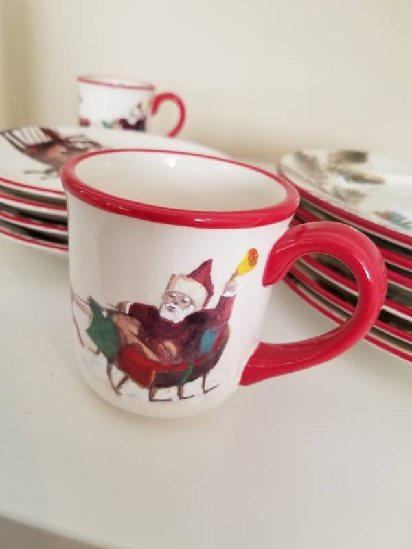lot 98 image: Festive Christmas Tableware