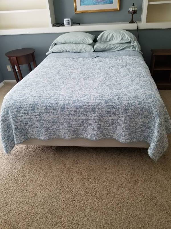 lot 74 image: Double Size Bed with Stylish Blue Bed Set